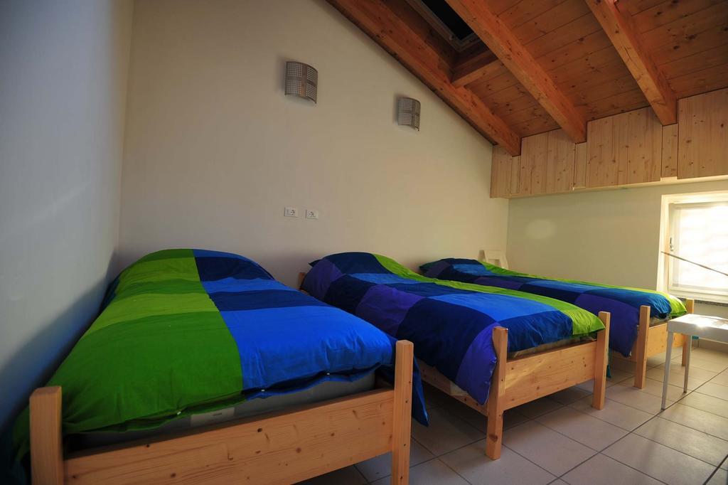 Ostello Casa Rossa Laveno-Mombello Quarto foto