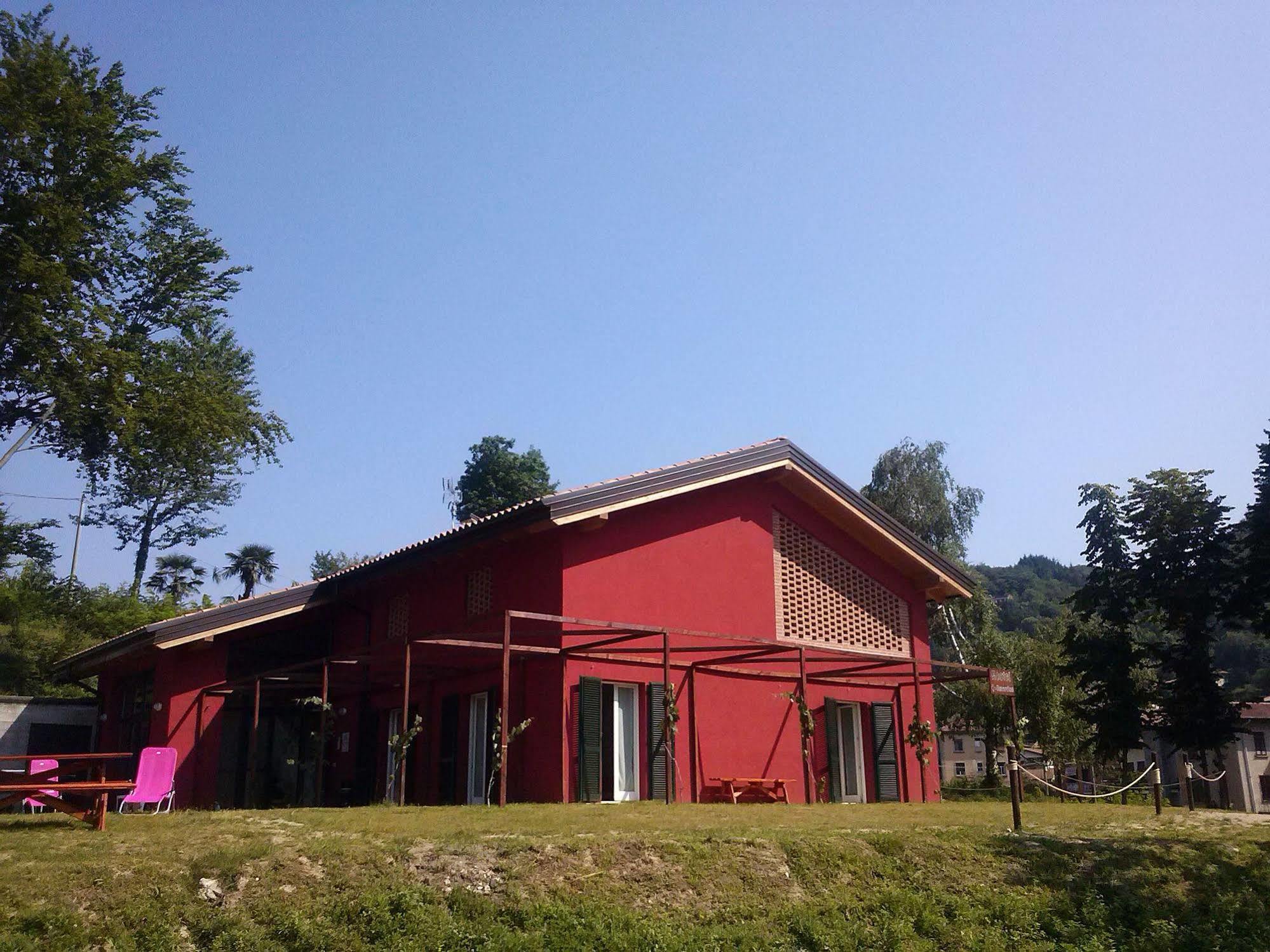 Ostello Casa Rossa Laveno-Mombello Exterior foto